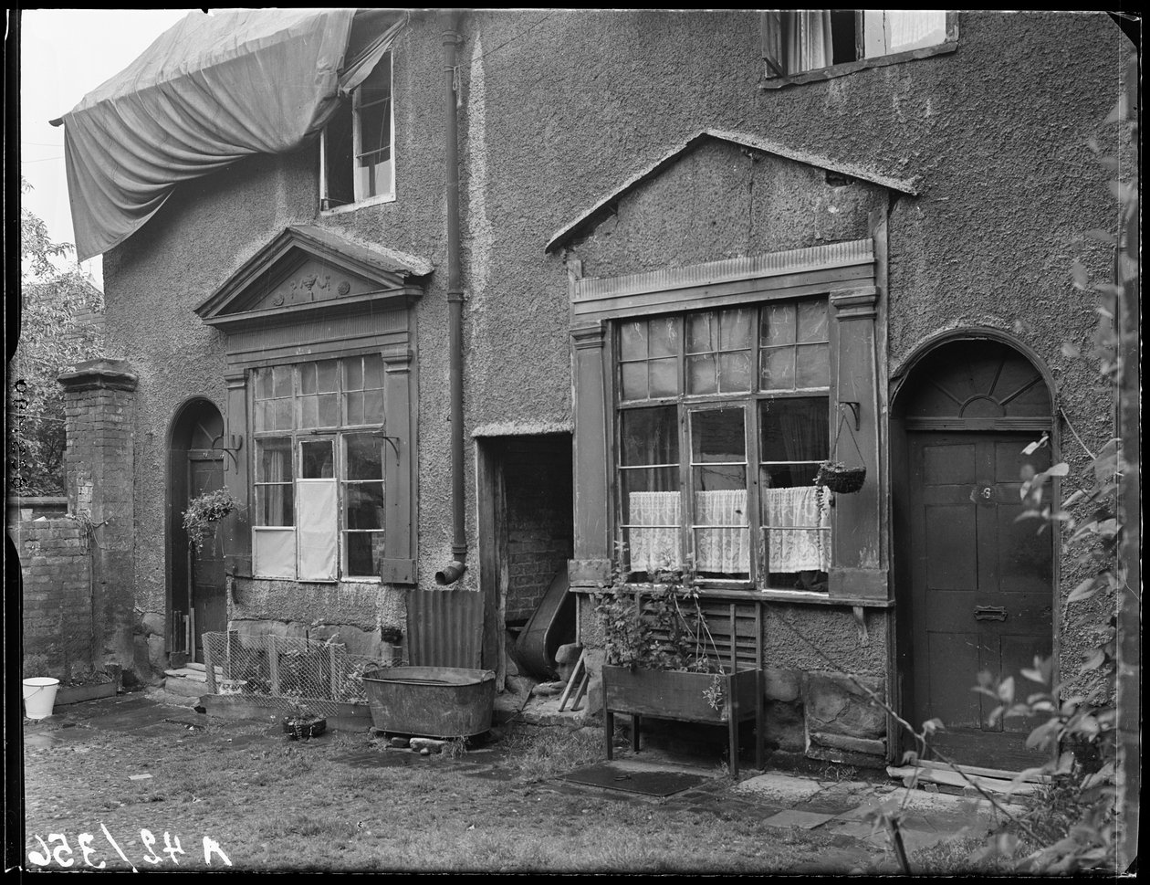 Court 20, Little Park Street, Coventry, 1941. af George Bernard Mason