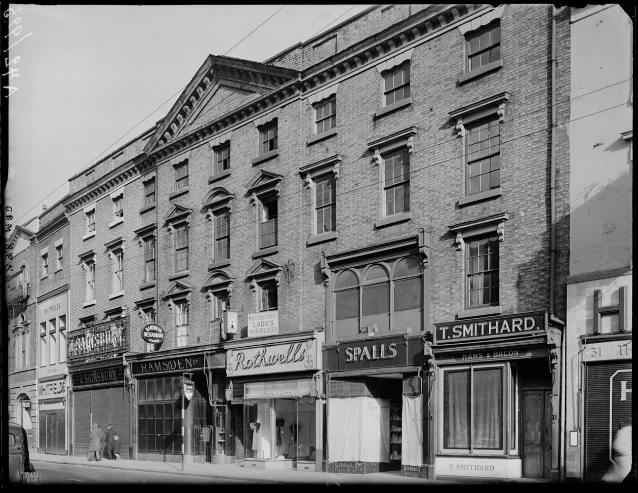 Devonshire House, 36 Corn Market, Derby, 1942. af George Bernard Mason