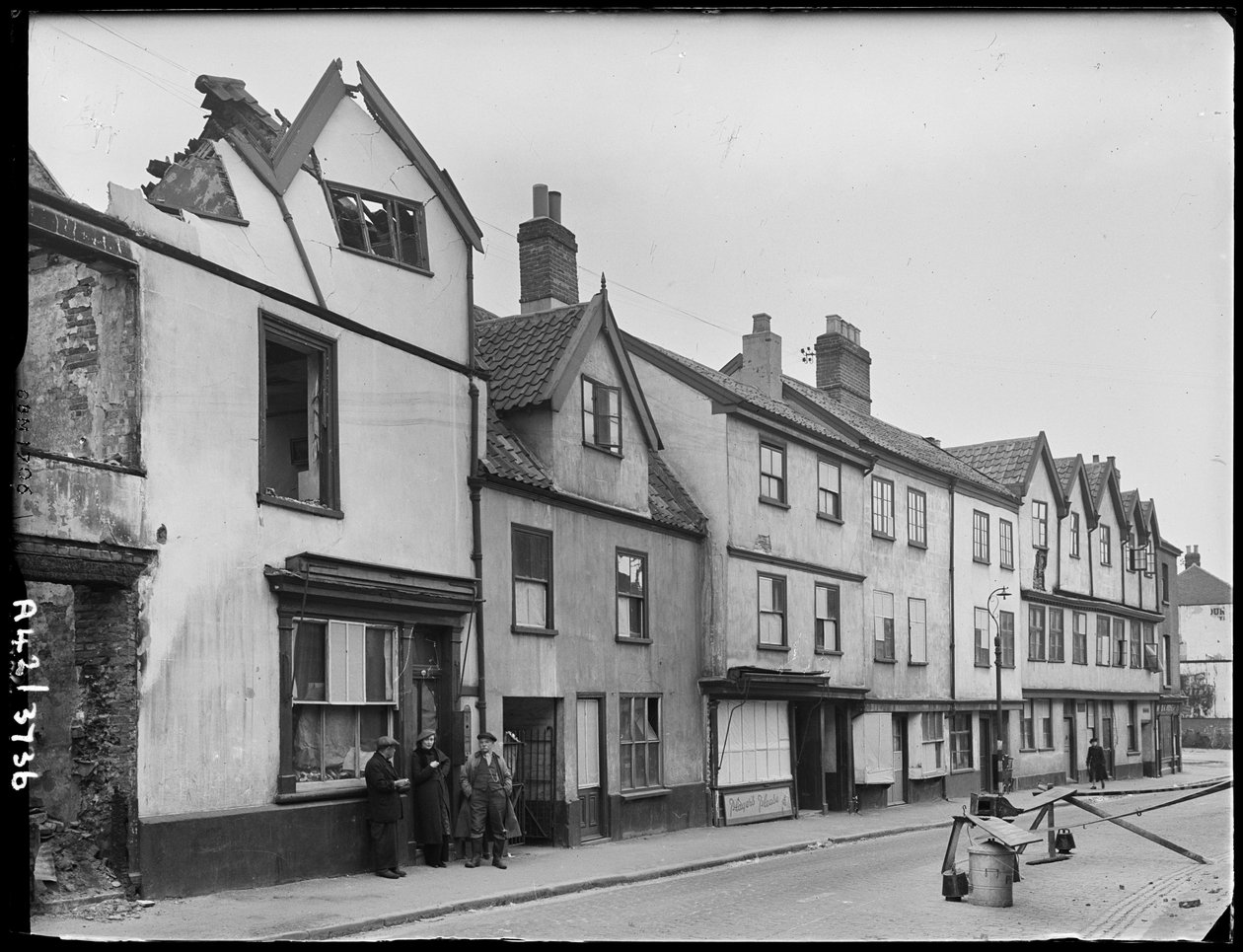 Oak Street, Norwich, Norfolk, 1942. af George Bernard Mason