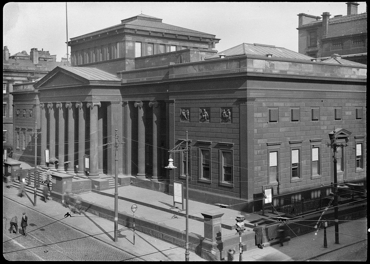City Art Gallery, Mosley Street, Manchester, 1942. af George Bernard Wood
