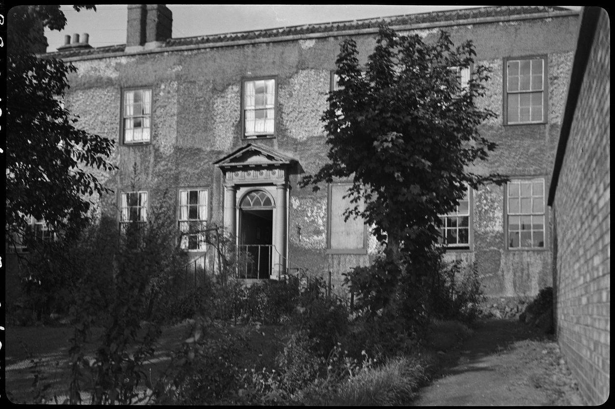 Clarence Hotel, Lead Yard, Darlington, 1942. af George Bernard Wood
