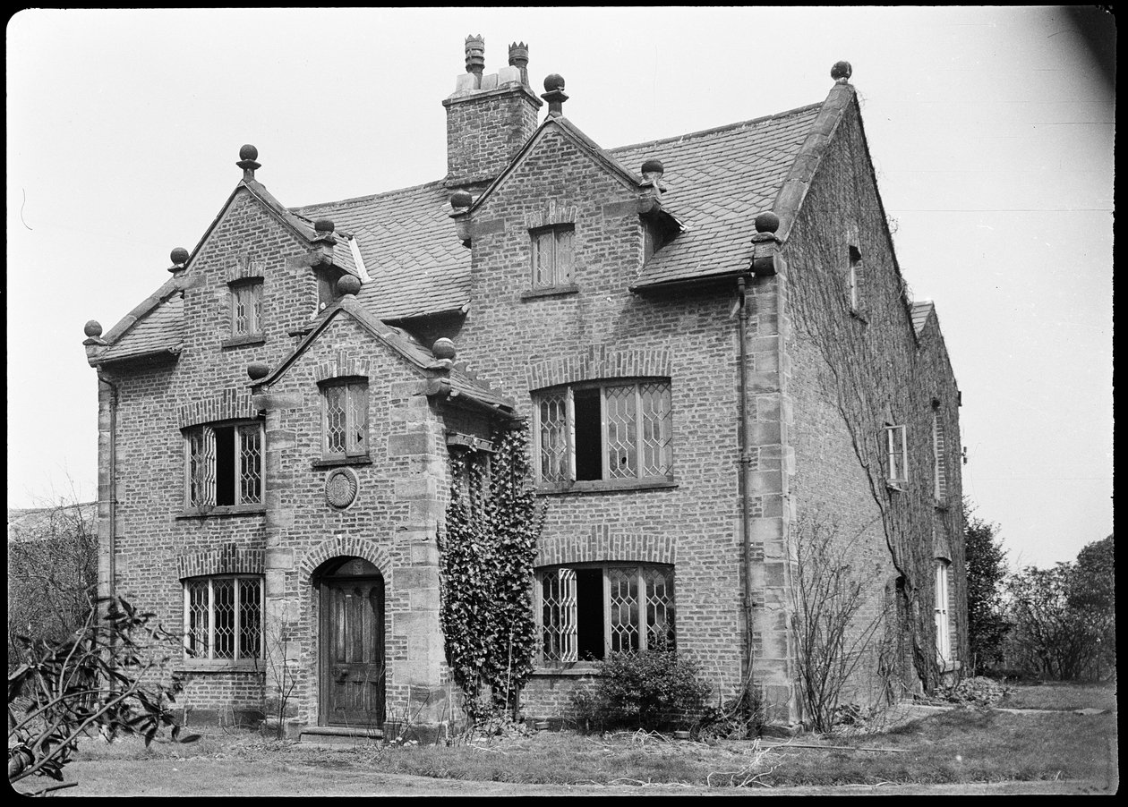 Knobb Hall, Manchester, 1942. af George Bernard Wood