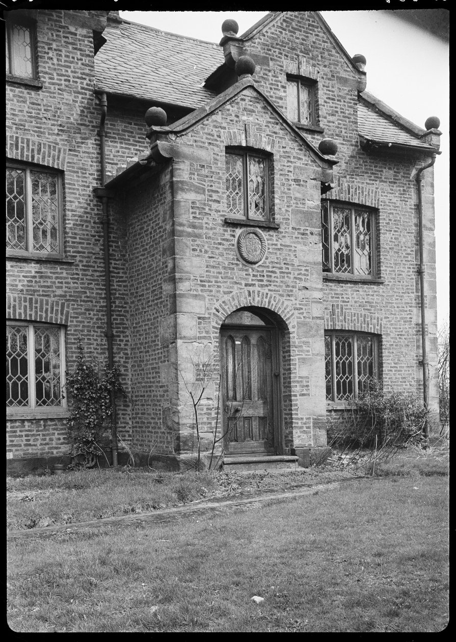 Knobb Hall, Manchester, 1942. af George Bernard Wood