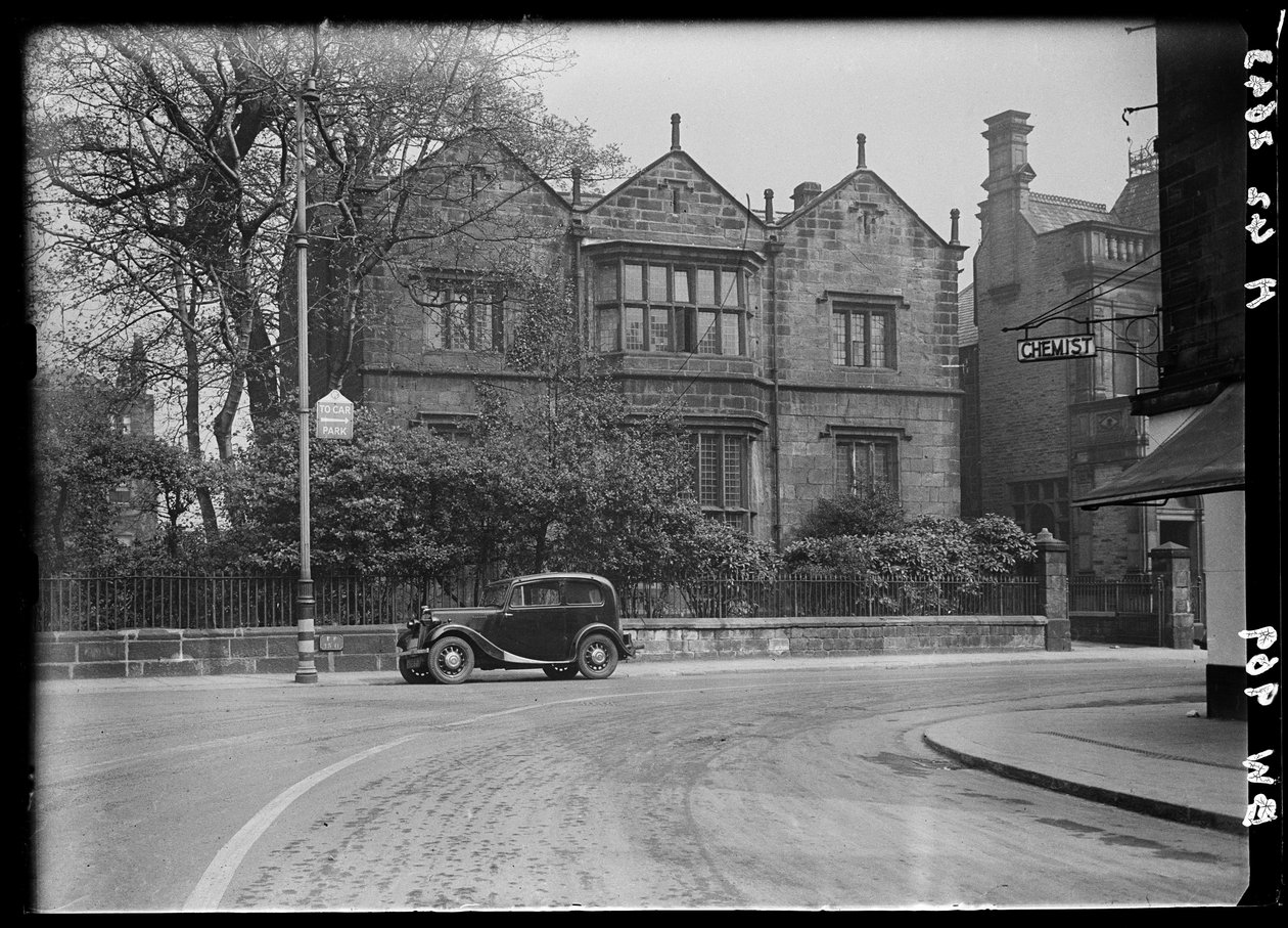 Manor Club, Manor Square, Otley, Leeds, 1942. af George Bernard Wood