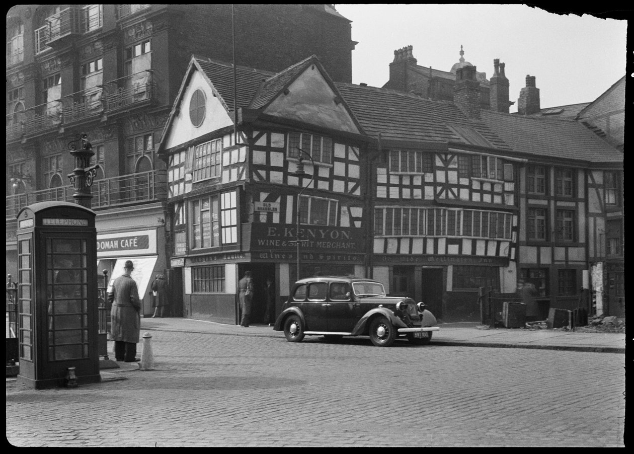 Old Wellington Inn, Old Shambles, Manchester, 1942. af George Bernard Wood