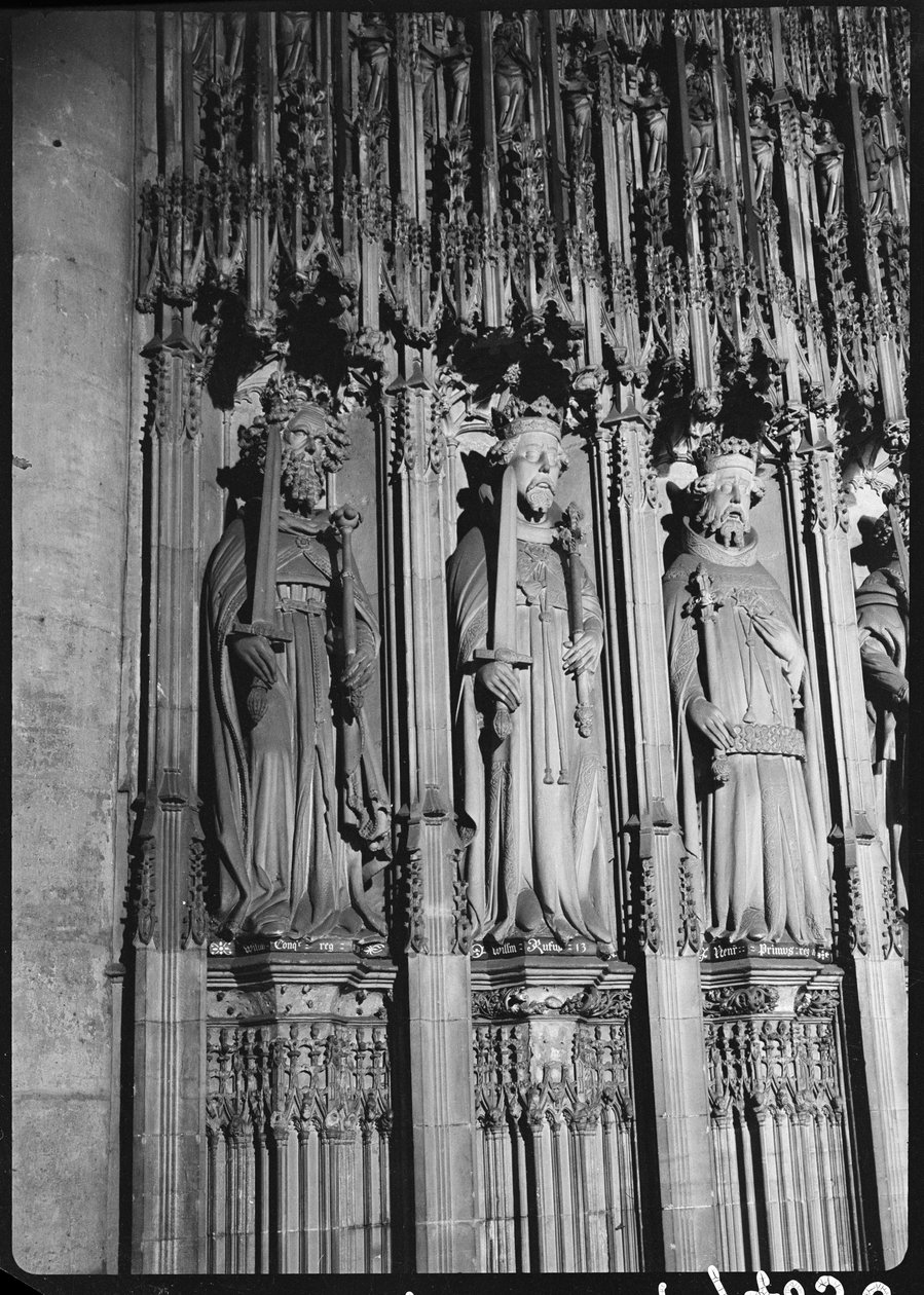 York Minster, Minster Yard, York, 1942. af George Bernard Wood