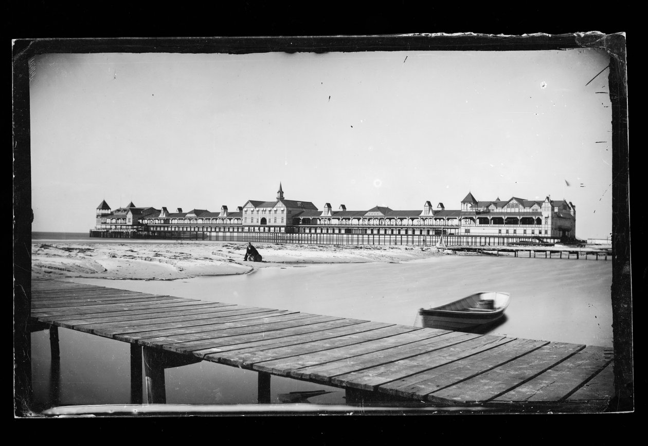 Iron pier, Coney Island, Brooklyn, ca. 1872-87 (våd-kollosion negativ) af George Bradford Brainerd