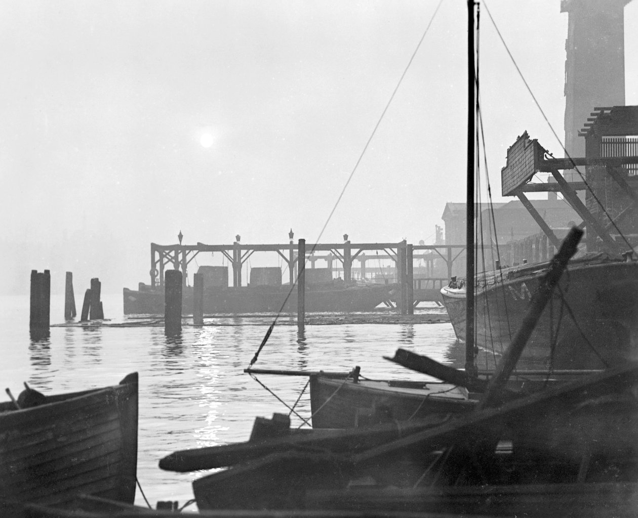 Solopgang over havnefronten Lambeth med udsigt mod øst, London, begyndelsen af 1930