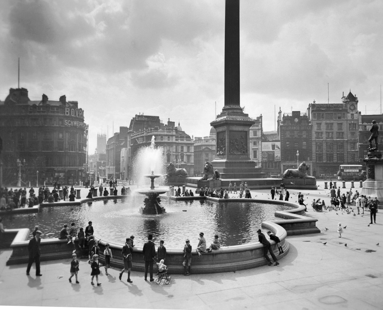 Trafalgar Square, City of Westminster, London af George Davison Reid