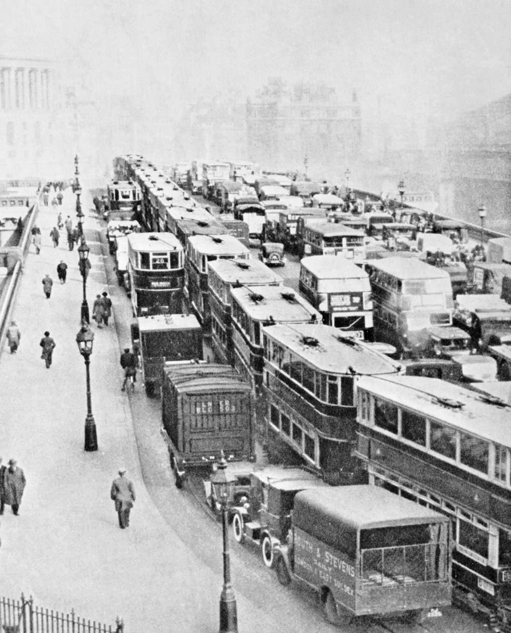 Trafikprop på Blackfriars Bridge, London, c1935 af George Davison Reid