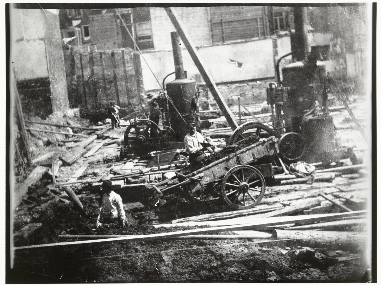 Byggeplads for det kommunale bade- og svømmeanlæg på Heiligeweg i Amsterdam af George Hendrik Breitner