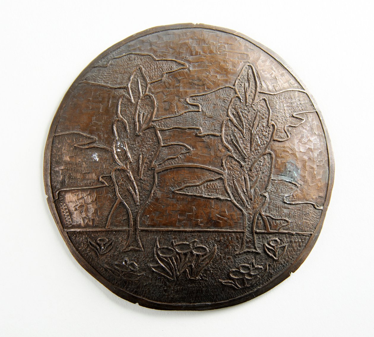 Konveks plak med træer, skyer og blomster (metal) af George James Frampton