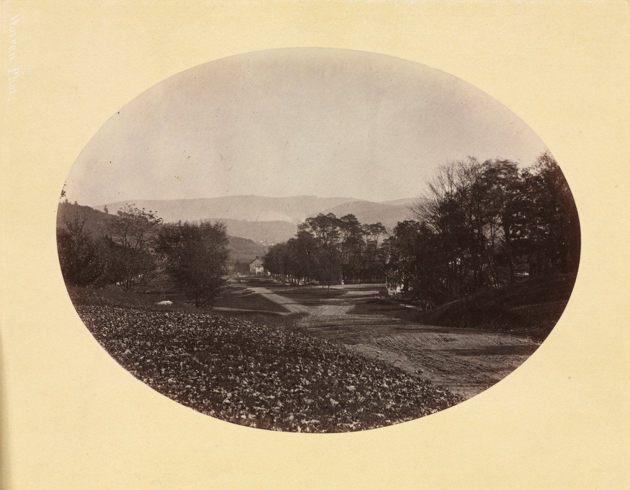 En vej i Williamstown, ca. 1870. af George Kendall Warren