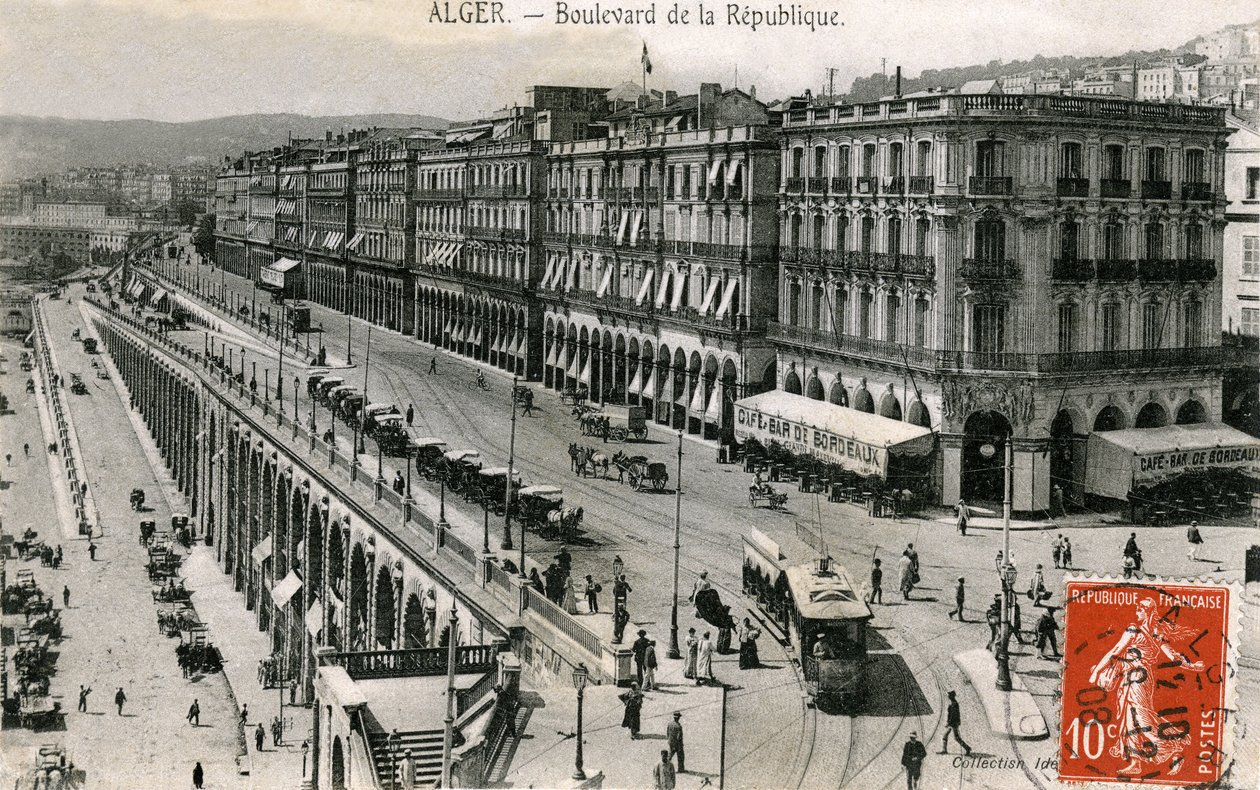 Postkort, der viser Boulevard de la Republique, Algier, Algeriet af Bartolome Esteban and studio Murillo