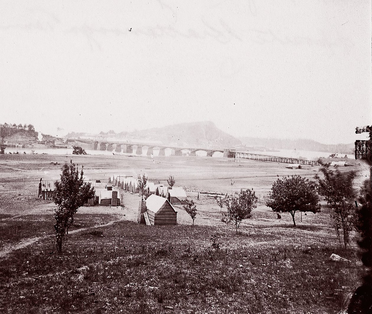 Bridge Builders Camp overfor Chattanooga, ca. 1864. af George N. Barnard