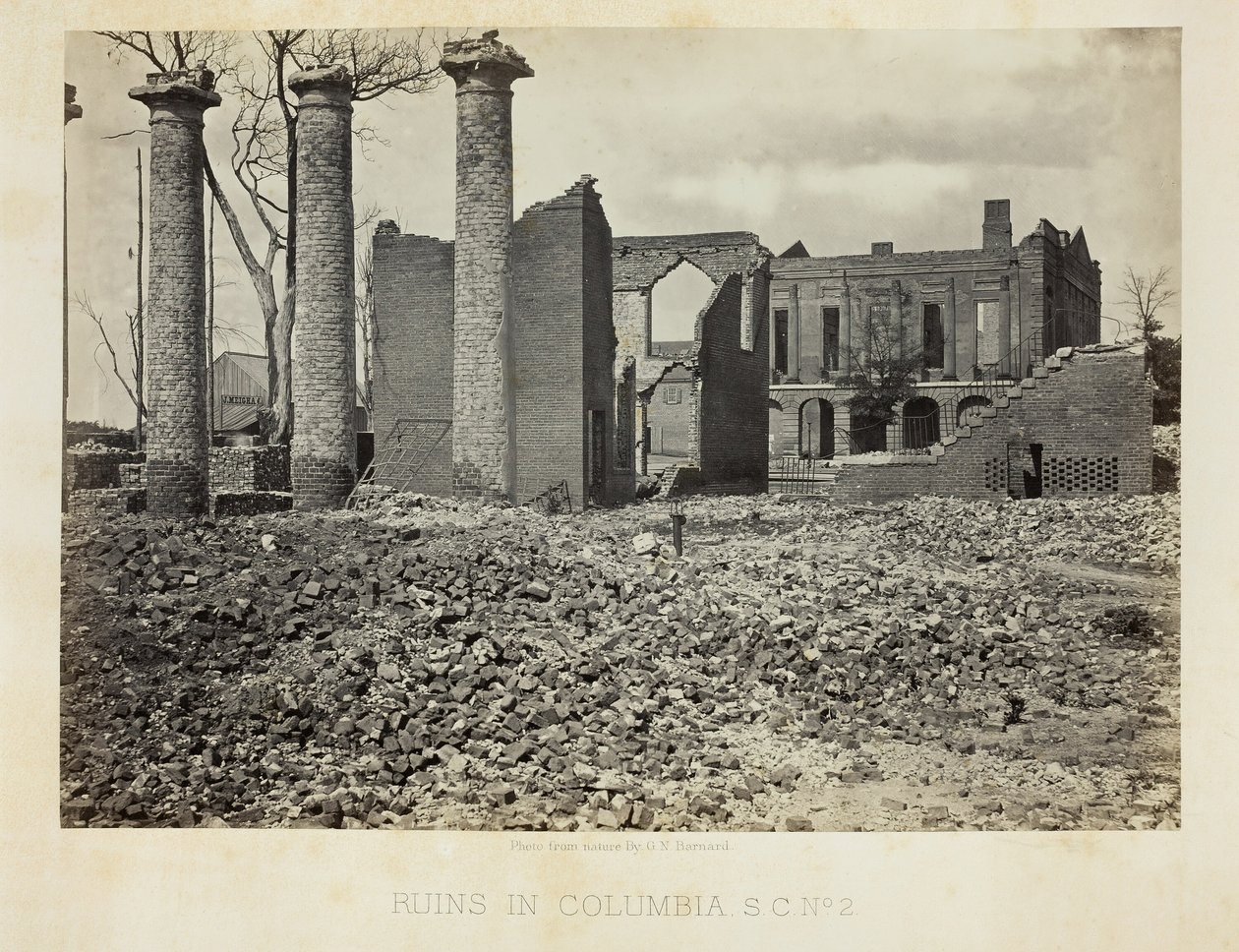 Ruiner i Columbia, S.C., nr. 2, 1865. af George N. Barnard