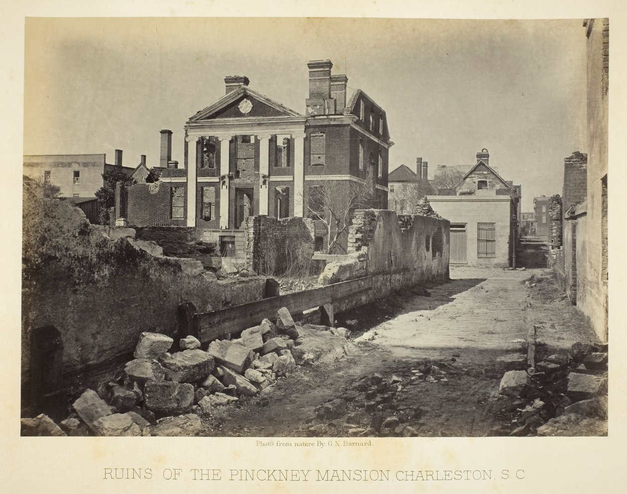 Ruinerne af Pinckney Mansion, Charleston, S.C. af George N. Barnard