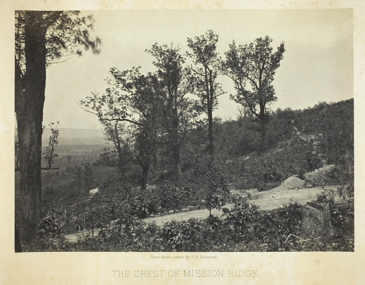 The Crest of Mission Ridge, 186466. af George N. Barnard