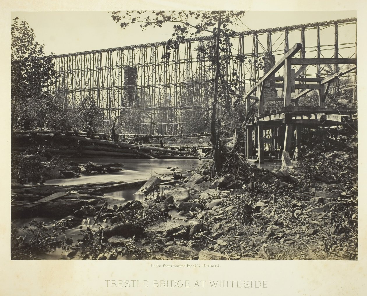 Trestle Bridge ved Whiteside, 1864. af George N. Barnard