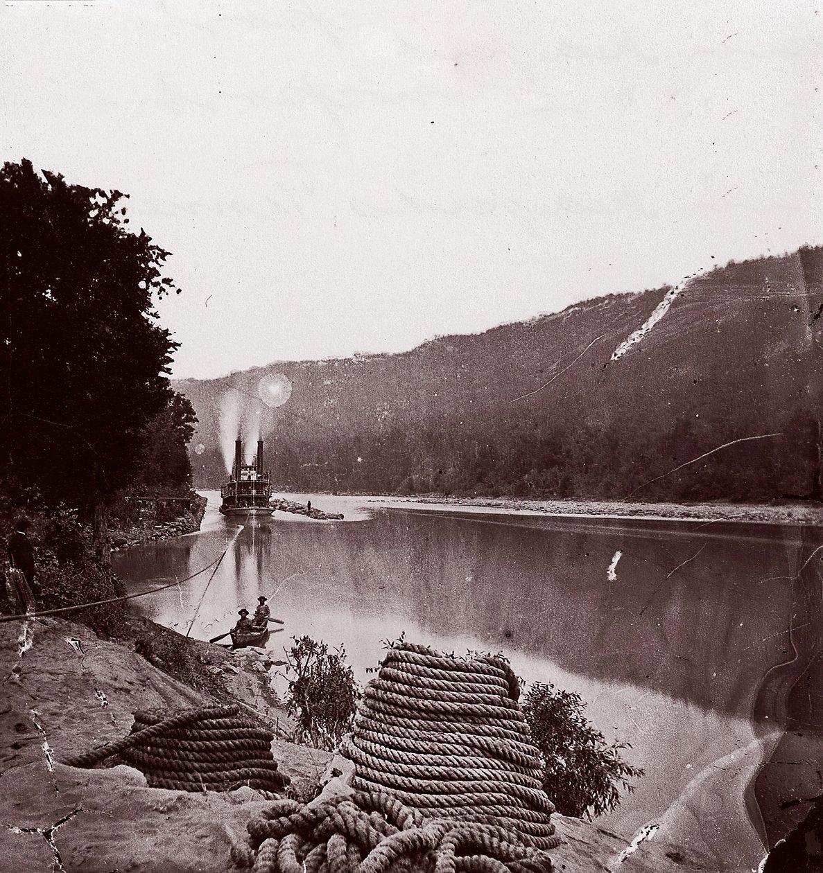 U.S. Transport i Rapids, Tennessee RiverThe Suck - Tennessee River under Chattanooga..., ca. 1864. af George N. Barnard