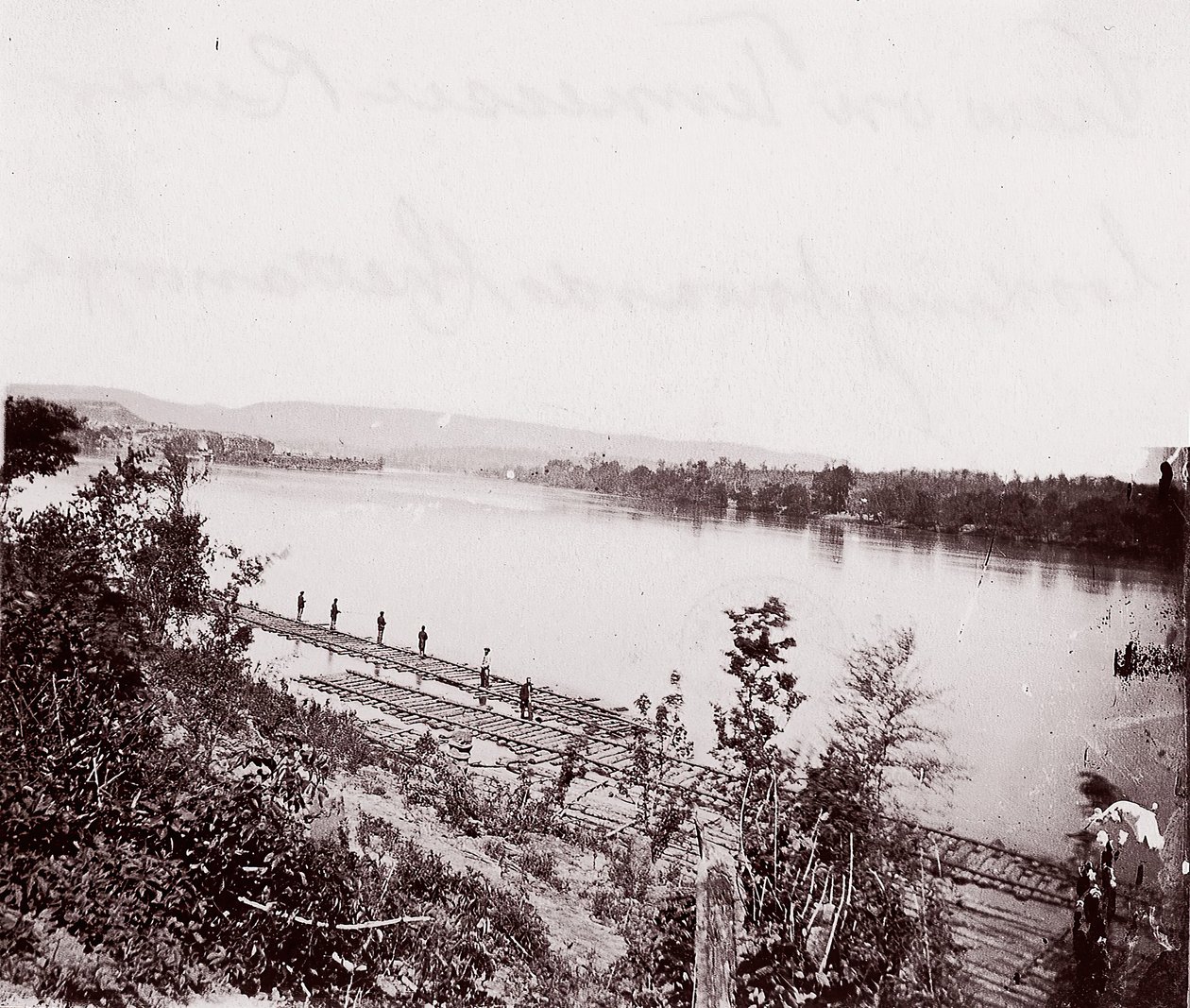 Udsigt over Tennessee River mod Chattanooga, ca. 1864. af George N. Barnard