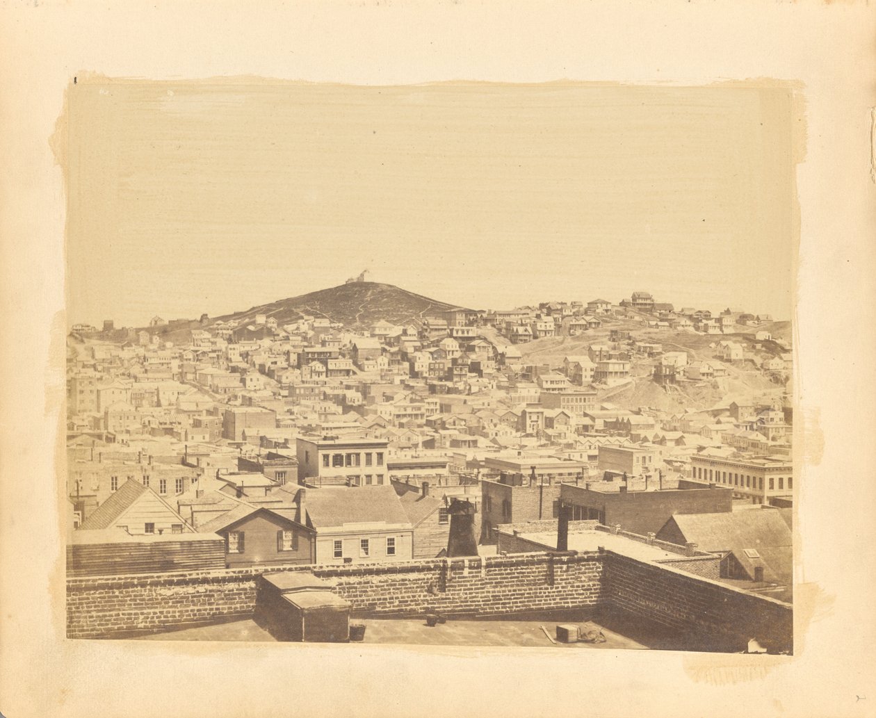 Udsigt ned ad Stockton Street og Telegraph Hill, taget fra hjørnet af Stockton Street og Sacramento Street. af George R. Fardon