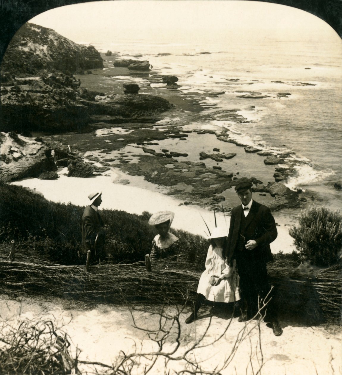 Lavvande ved Back Beach, Sorrento, Victoria, Australien, c1909. af George Rose