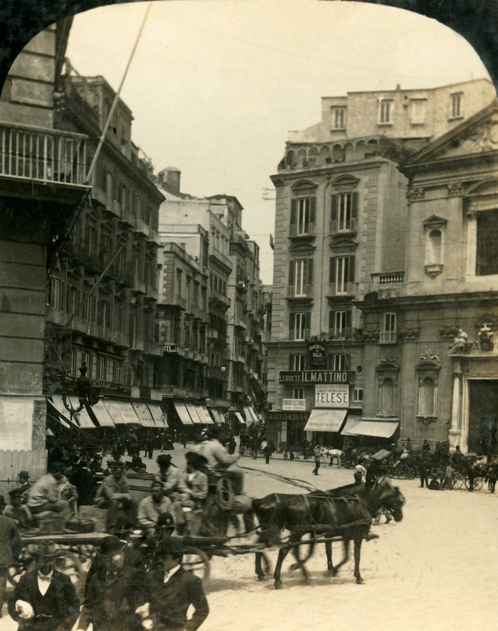 Piazza og kirken San Ferdinando, Napoli, Italien, c1909. af George Rose