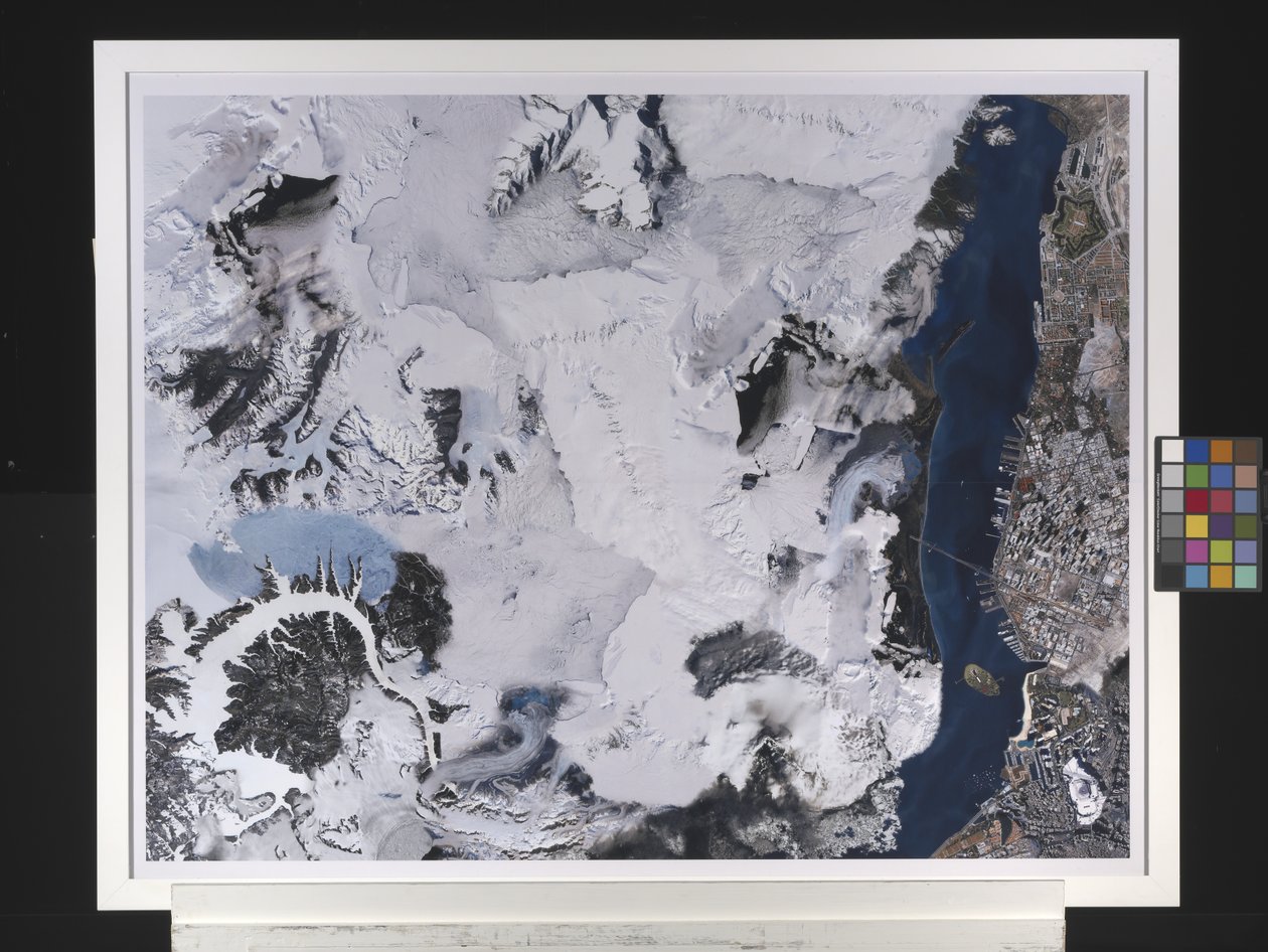 San Sri Copenkikiqaqaafallindasiscobuslanderzefoxporeberinlankmeccalibertyartic Strait Glacier (kompositfotografering) af George Thompson Hobbs