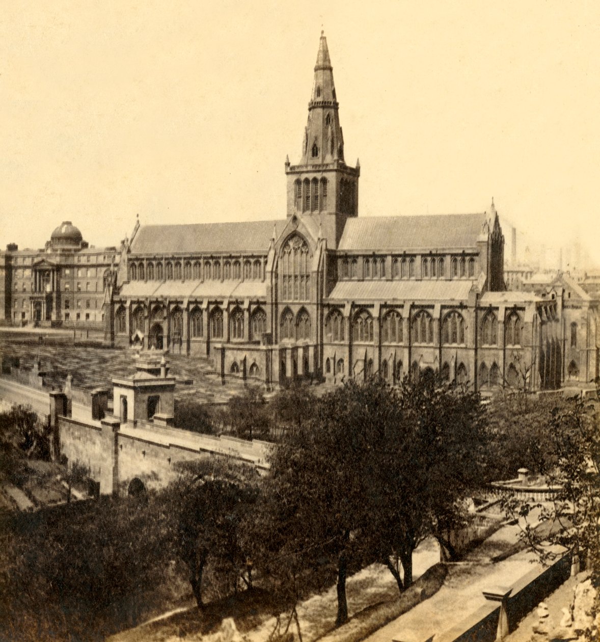 Glasgow Cathedral - Fra sydøst, midten af slutningen af det 19. århundrede, c1912. af George Washington Wilson