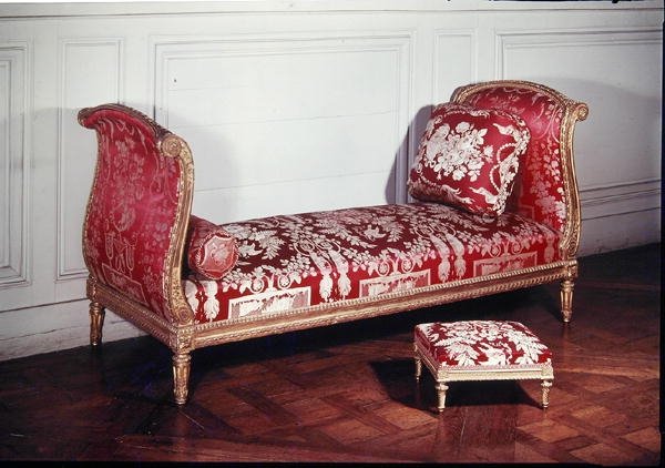 Sofa tilhørende Louis XVI (1754-93) 1774-91 (træ og silke) af Georges Jacob