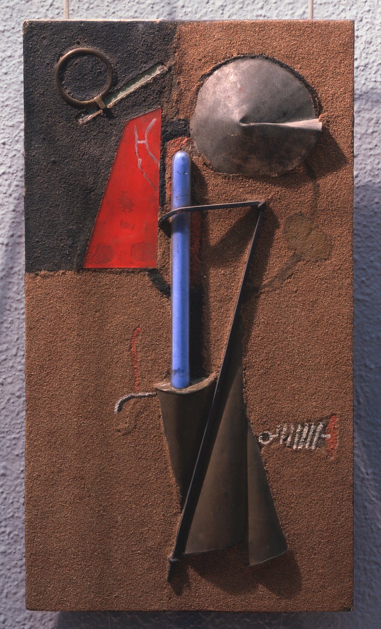 Farvet konstruktion af materialer, nummer 7. (stilleben). Værk af Georgi Avgustovich Stenberg (1900-1933), træ, metal, glas, sand på træ af Georgii Avgustovich Stenberg