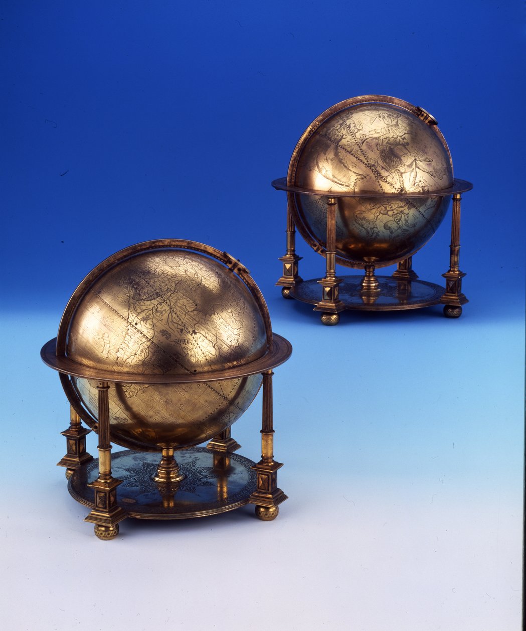Par jordkloder, jordiske og himmelske, med Tughra og den latinske inskription af Sultan Murad III, 1579 af Gerardus Mercator