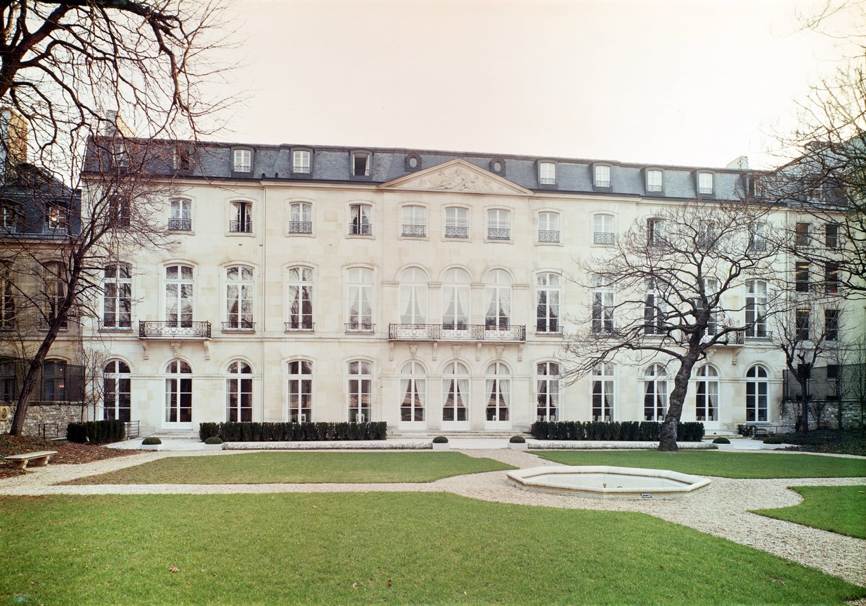 Udsigt til havefacaden på Hotel de Beauharnais, bygget i 1713 Interiør af Salon Vert i Prins Eugene de Beauharnais