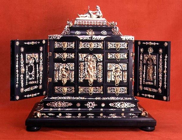 Kabinet, med sølvforgyldte beslag, tysk, ca.1600 (ibenholt og sølvforgyldt) af German School