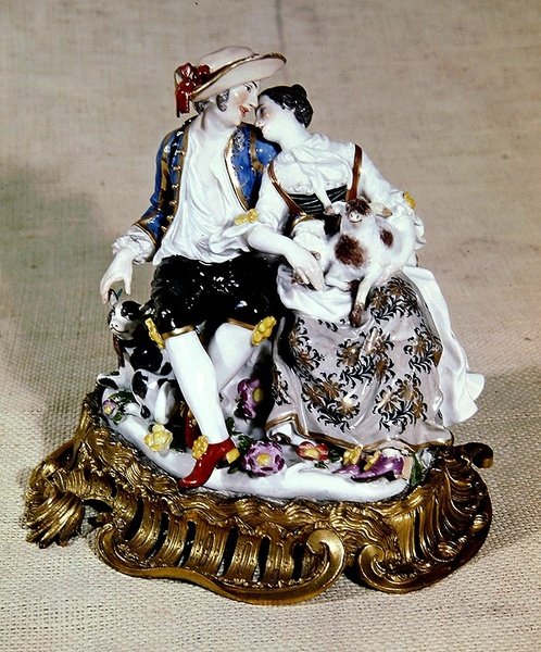 Meissen-figurer af en hyrde og hyrdinde, monteret i Louis XV-stil ormolu-rullebaser (porcelæn) af German School
