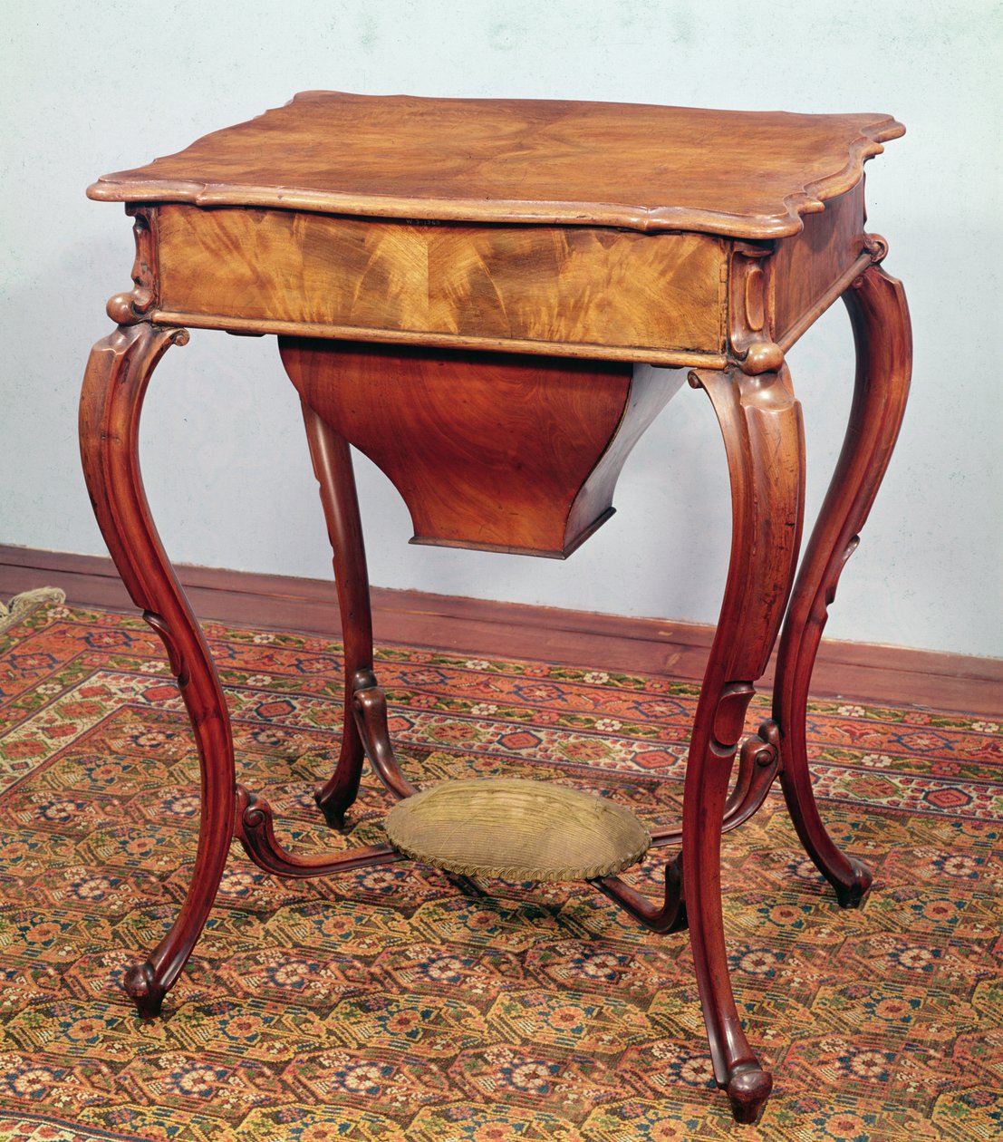 Arbejdsbord i rokokostil, 1840 (mahogni) af German School