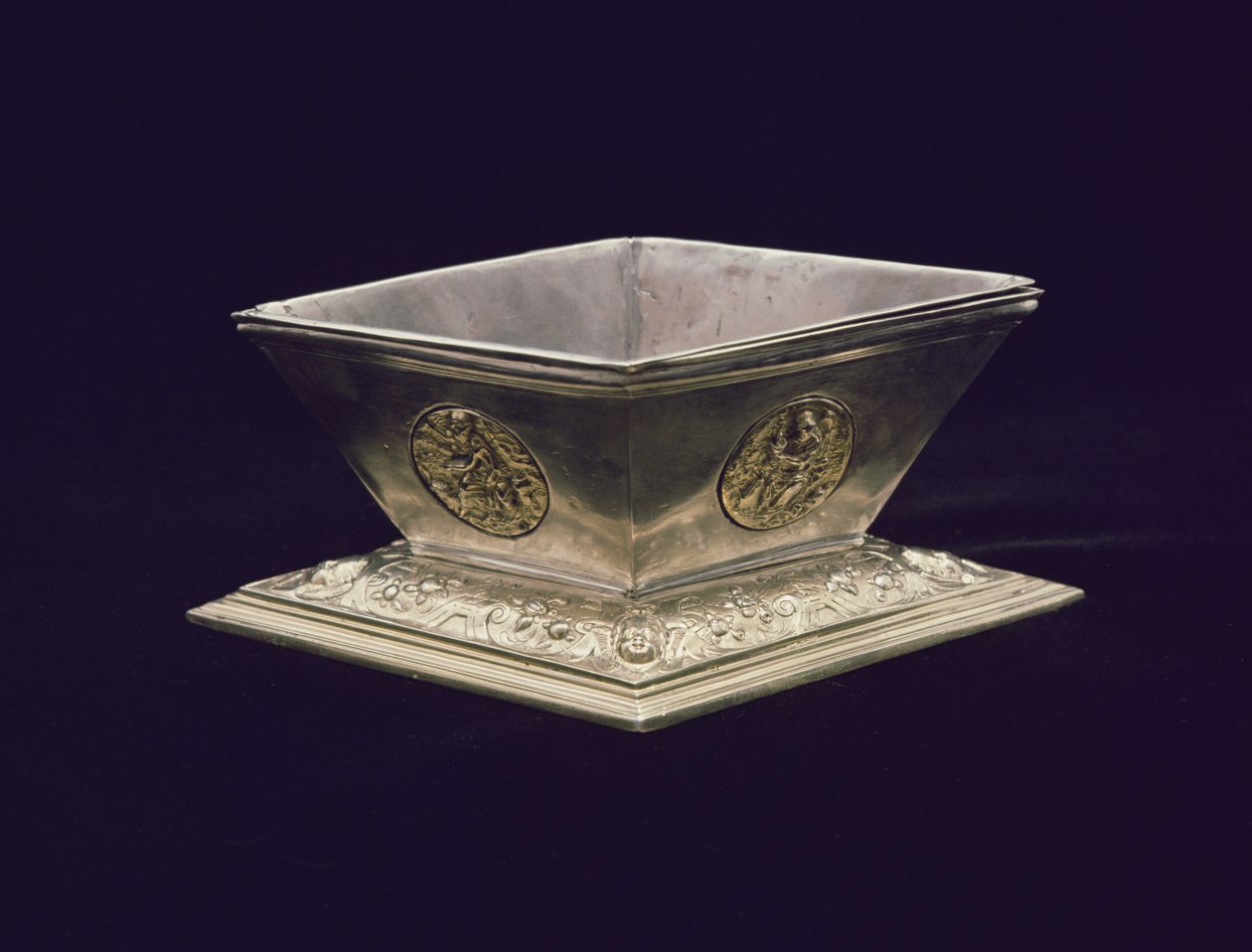 Saltfad, efter Peter Flotman, Nürnberg, 1550 (sølv og pakkeforgyldt) af German School