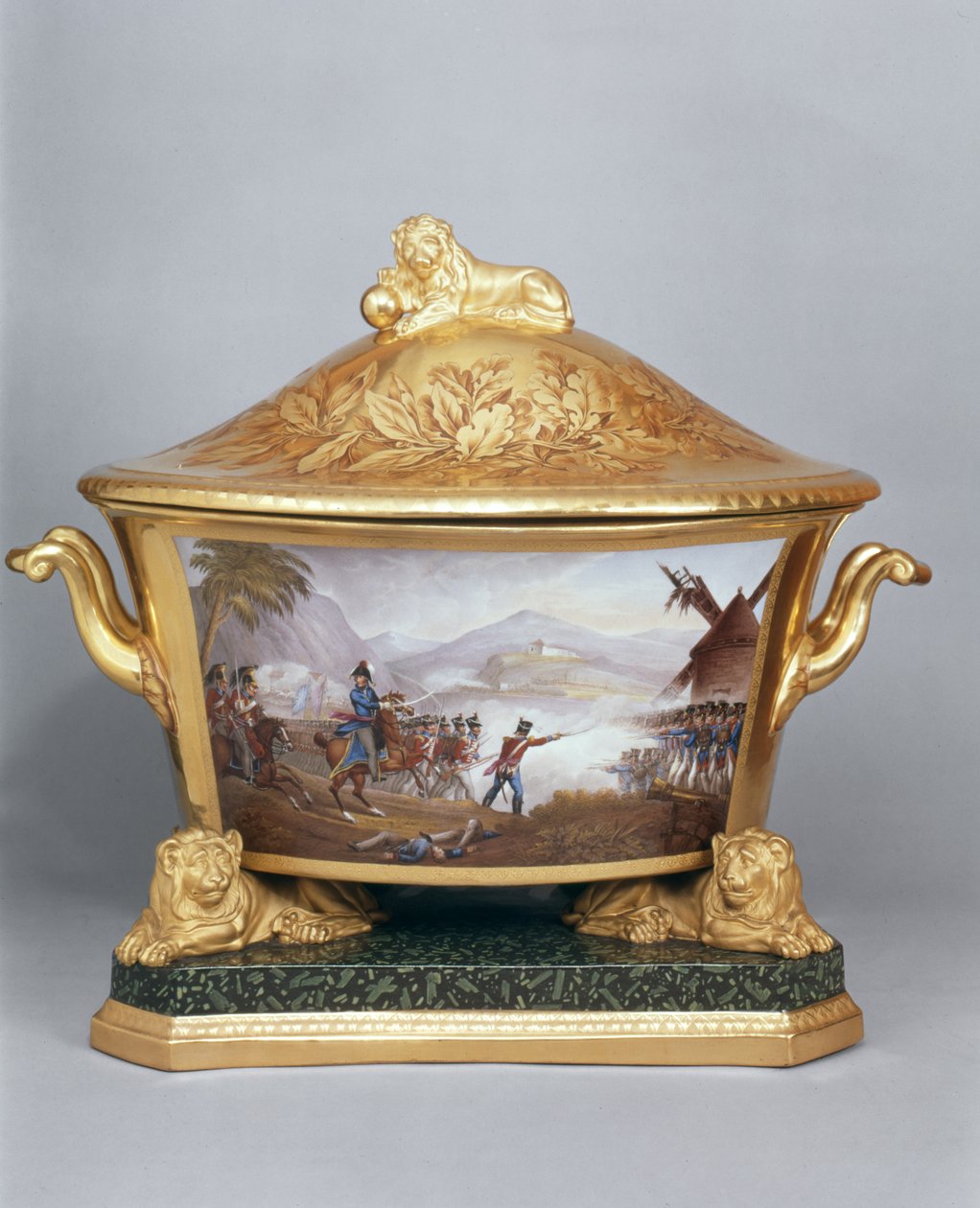 Terrin fra den preussiske middagsservice, Berlin, 1816-19 (porcelæn og forgyldt) (se også 10534) af German School