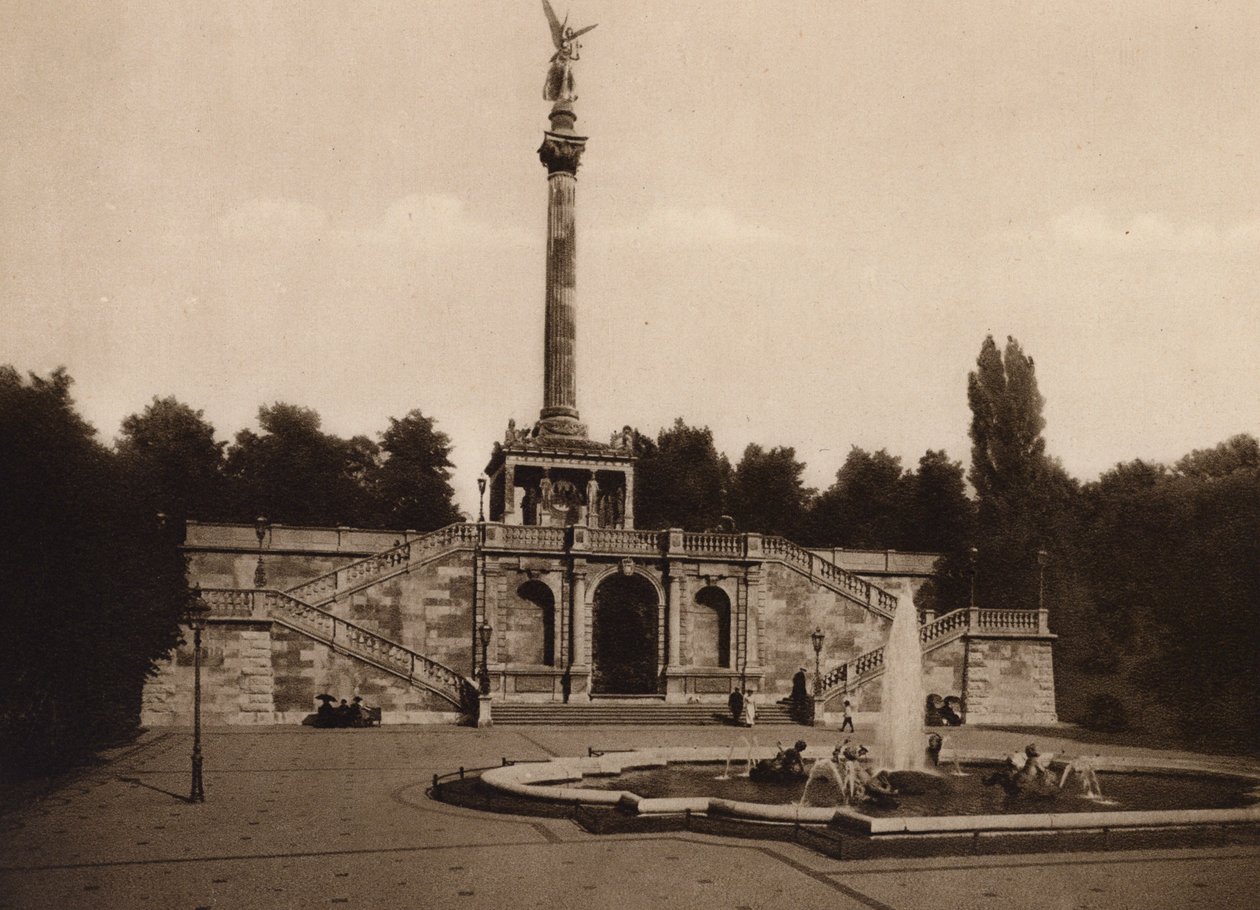 Munchen / München: Fredsmonument med terrasse (s/h-foto) af German Photographer