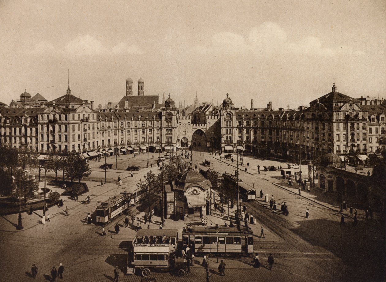 Munchen / München: Karlplatz-Rondell med Karlstor (s/h-foto) af German Photographer
