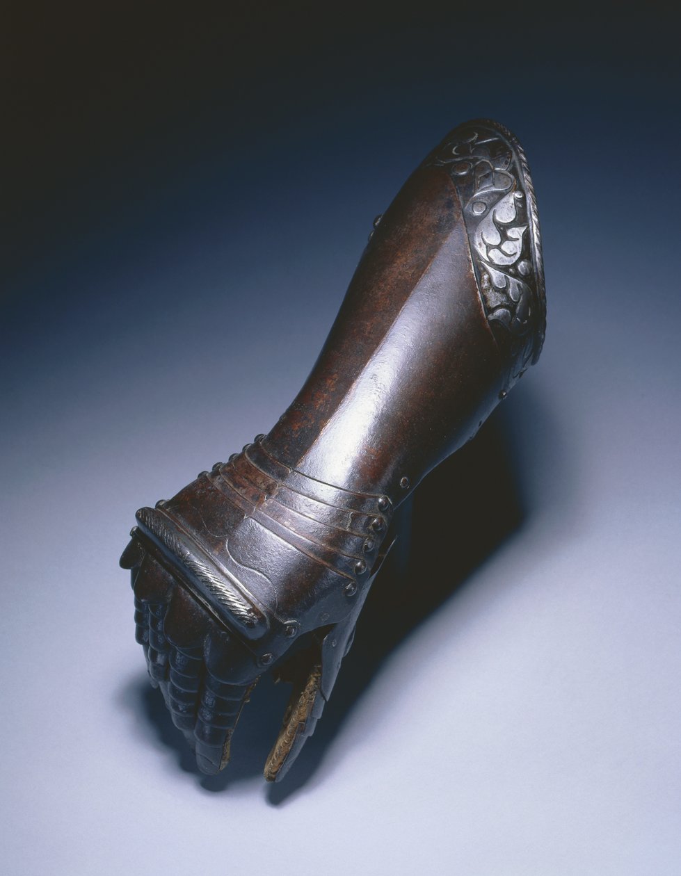 Sort og hvid albuehandske til højre hånd, ca. 1570 af German School