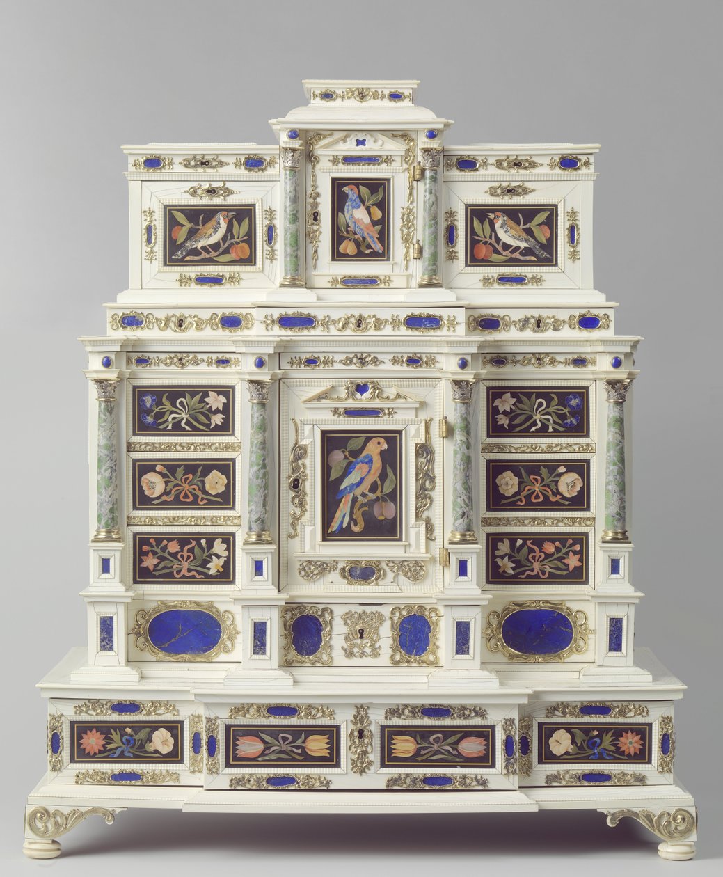 Skab lavet i Augsburg, ca. 1660-70 (indlagt træ) af German School