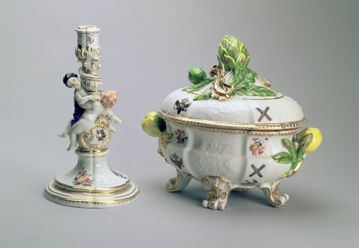 Lysestage og overdækket skål fra St. Andrew Service, Meissen, 1744-5 (porcelæn) af German School