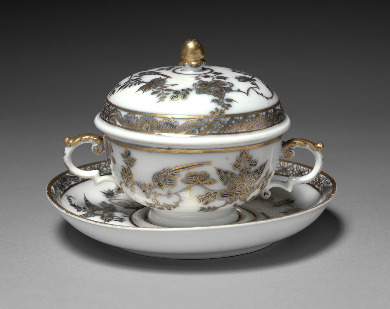 Dækket skål og fad, fabrikant Meissen Porcelænsfabrik, Tyskland, 1730-1740 af German School