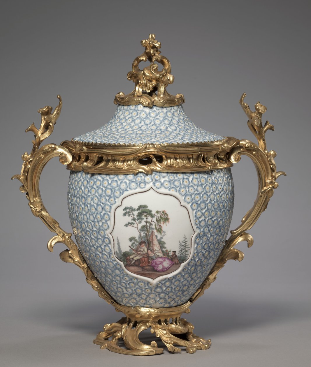 Dækket vase, fremstillet af Meissen Porcelænsfabrik, Tyskland, 1749 af German School