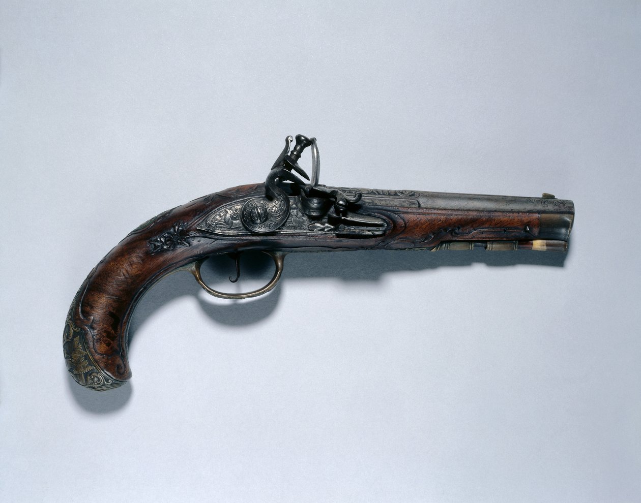 Flintlock Pistol, tøndemager Johann Andreas Kuchenreuter (1716-1795), ca. 1750 (stål, valnød, messingbeslag, tønde indlagt med guld, messing og sølv) af German School