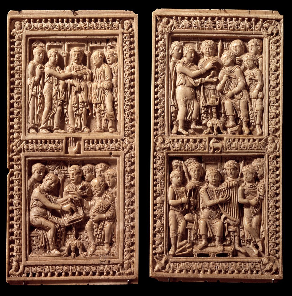 Elfenbensbindinger af Dagulf Psalter: David, Sankt Hieronymus. Det blev bestilt af Karl den Store til skriveren Dagul (eller Dagulfe) for pave Adrien I. Slutningen af det 8. århundrede. Fra Aix la Chapelle. Paris, Louvre-museet af German School