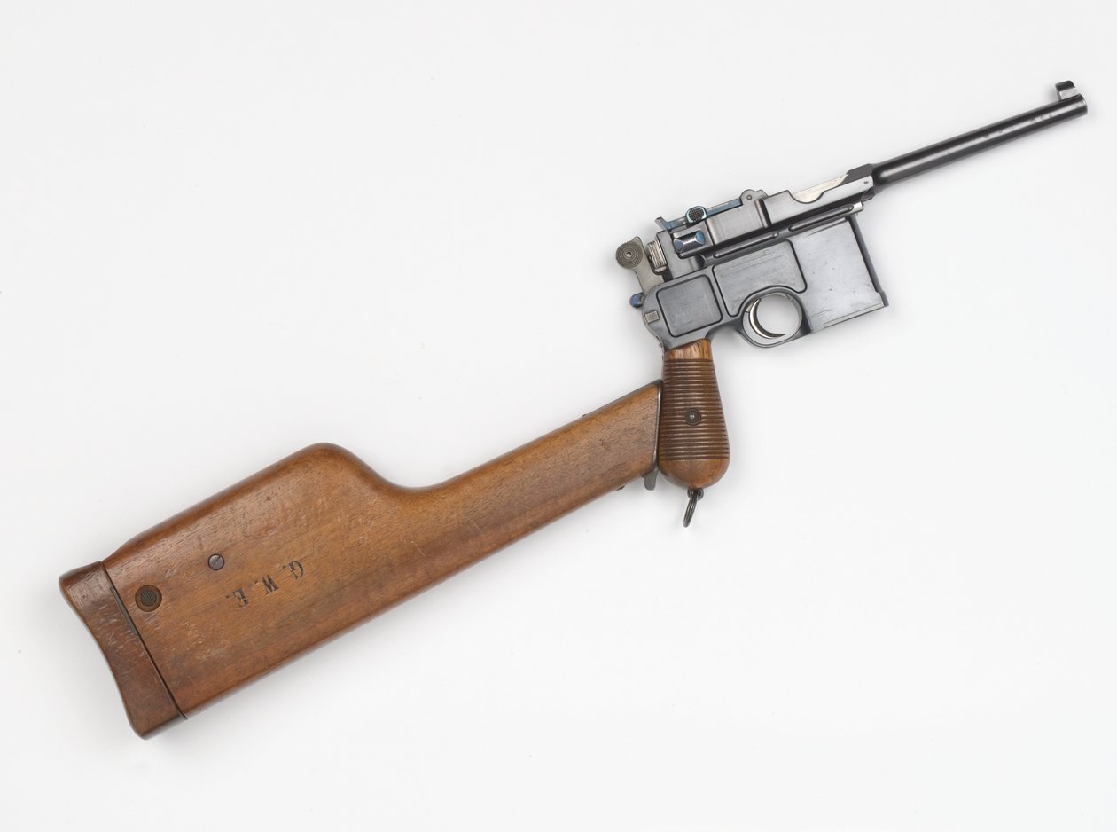 Mauser C96 7,63 mm pistol af German School