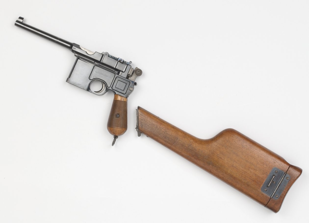 Mauser C96 7,63 mm pistol af German School